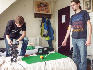 Testen des Goalies auf dem Impro-Spielfeld