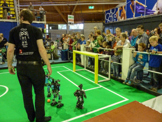 ferngesteuerte Fumanoids gegen unsere Torwarte