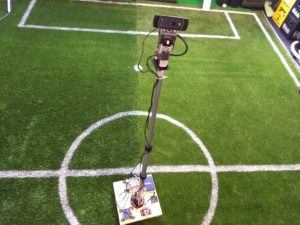 Der Vision Roboter mit ausgefahrener Stange in groß