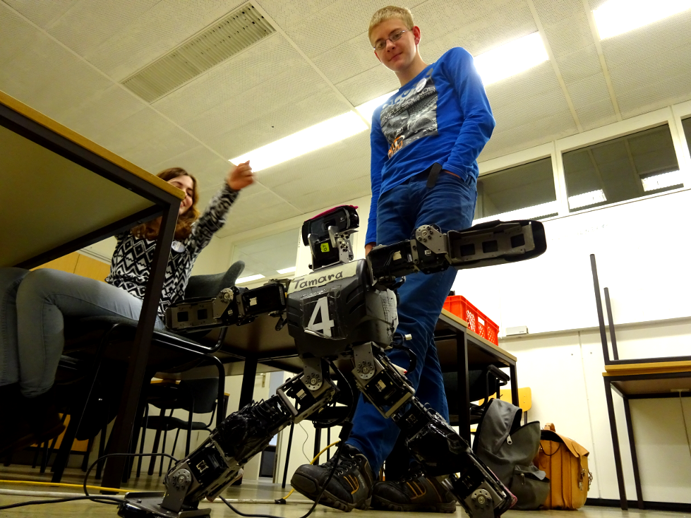 Schüler arbeiten mit Tamara Schüler arbeiten mit Tamara