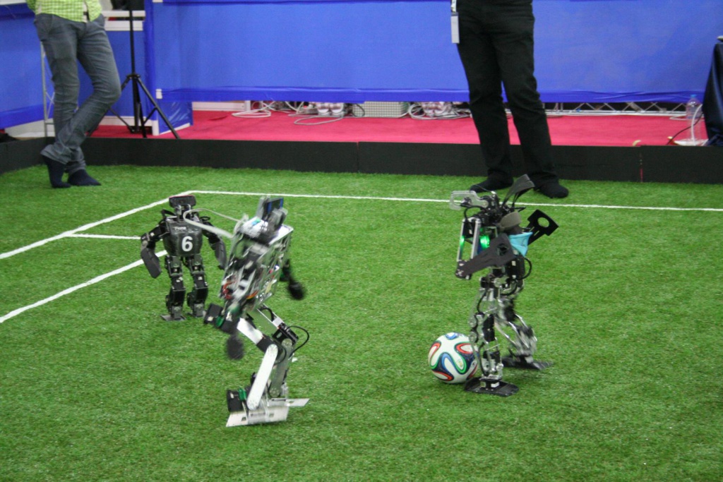 Match Fumanoids vs. Hamburg Bit-Bots Match Fumanoids vs. Hamburg Bit-Bots